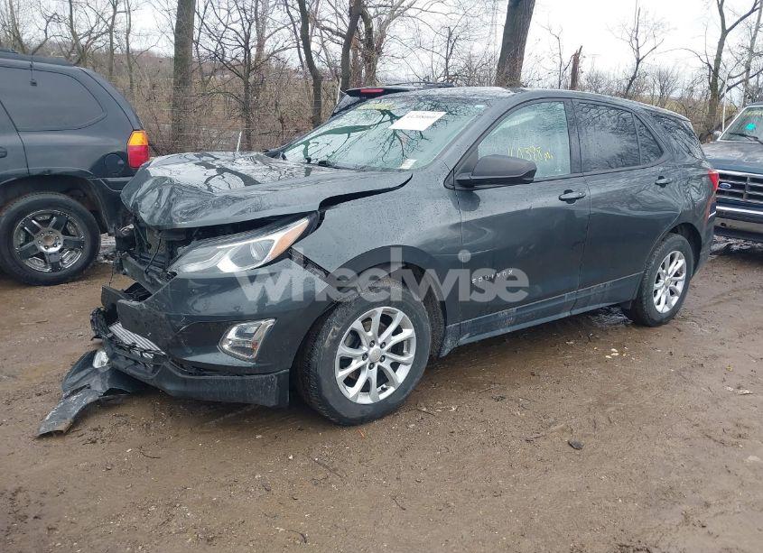 Photo 2 of 2019 Chevrolet Equinox LS (VIN 2GNAXHEV3K6280663)
