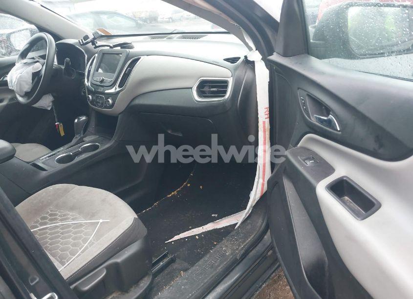 Photo 5 of 2019 Chevrolet Equinox LS (VIN 2GNAXHEV3K6280663)
