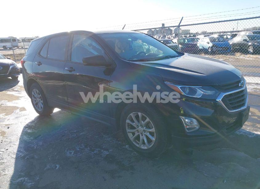 2020 Chevrolet Equinox FWD LS (VIN 2GNAXHEV3L6105976) main photo