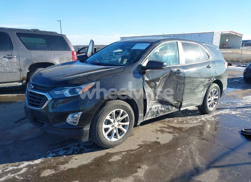Photo 2 of 2020 Chevrolet Equinox FWD LS (VIN 2GNAXHEV3L6105976)