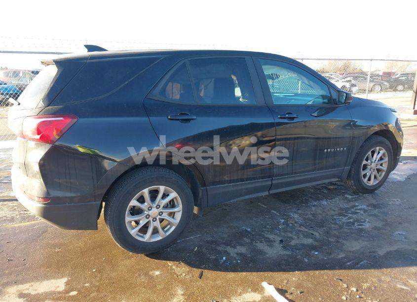 Photo 4 of 2020 Chevrolet Equinox FWD LS (VIN 2GNAXHEV3L6105976)