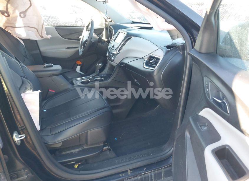 Photo 5 of 2020 Chevrolet Equinox FWD LS (VIN 2GNAXHEV3L6105976)