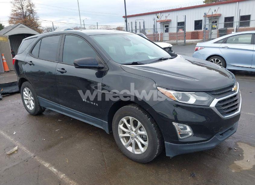 2020 Chevrolet Equinox FWD LS (VIN 2GNAXHEV3L6152862) main photo