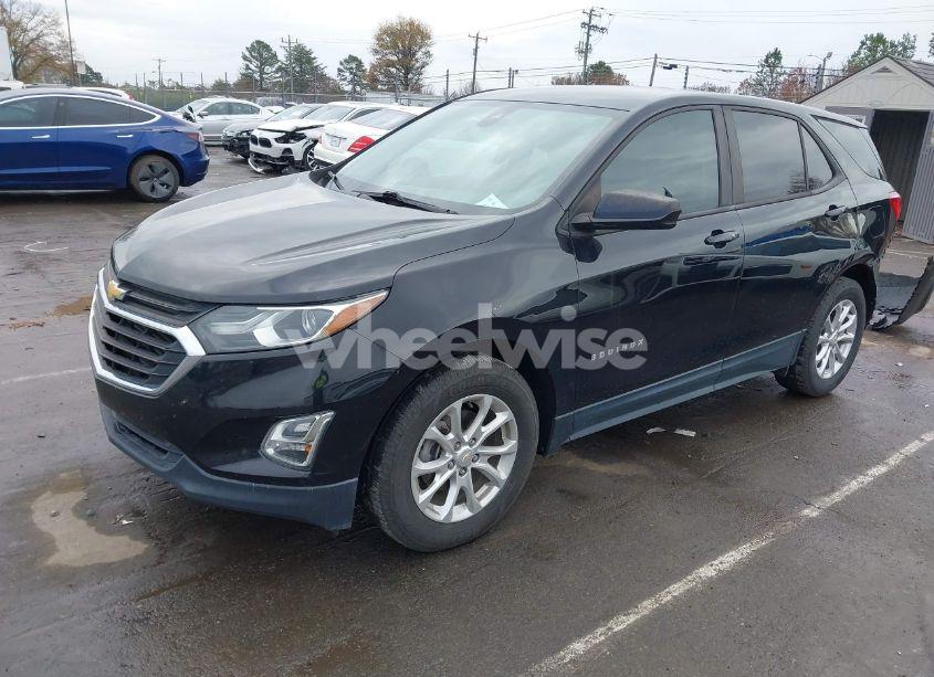 Photo 2 of 2020 Chevrolet Equinox FWD LS (VIN 2GNAXHEV3L6152862)