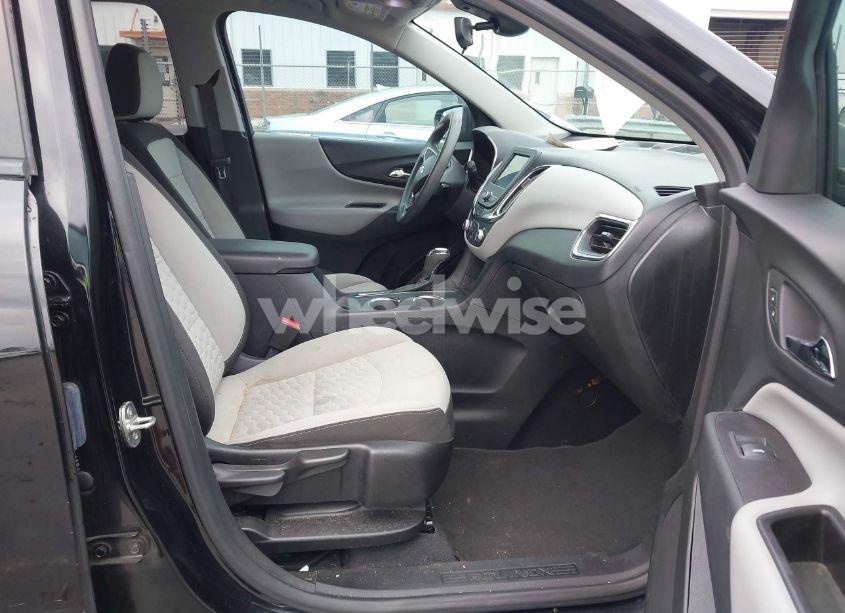 Photo 5 of 2020 Chevrolet Equinox FWD LS (VIN 2GNAXHEV3L6152862)