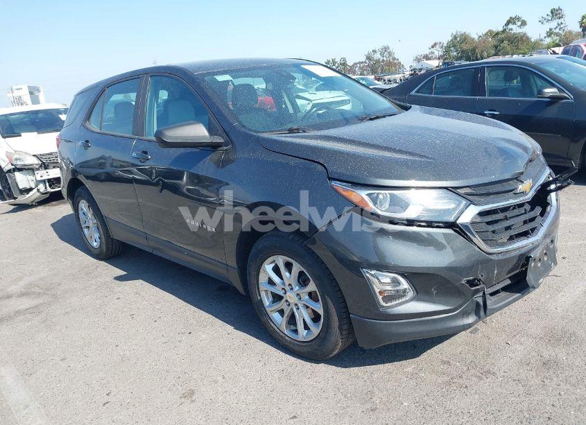 2020 Chevrolet Equinox FWD LS (VIN 2GNAXHEV3L6179429) main photo