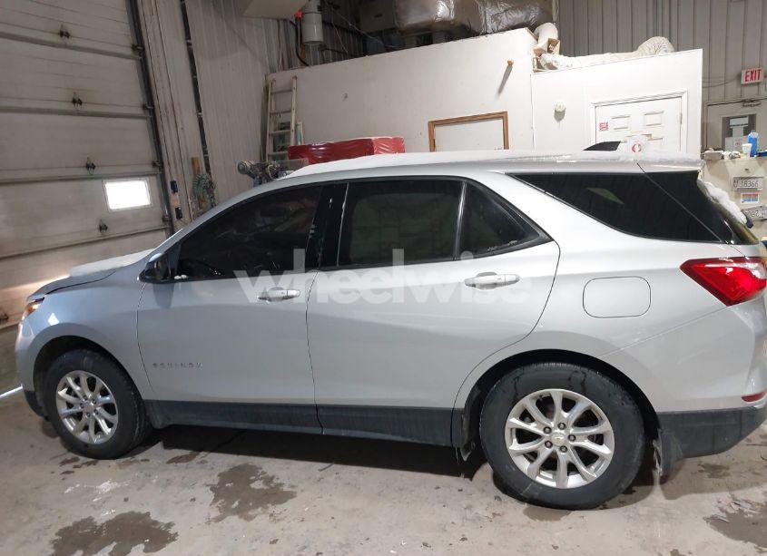 Photo 14 of 2018 Chevrolet Equinox LS (VIN 2GNAXHEV4J6215819)