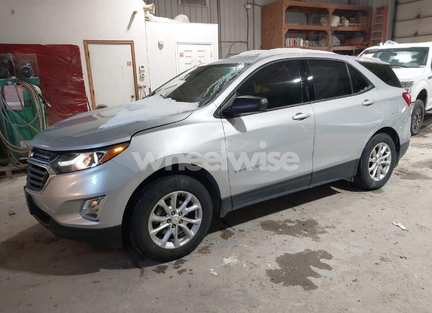 Photo 2 of 2018 Chevrolet Equinox LS (VIN 2GNAXHEV4J6215819)