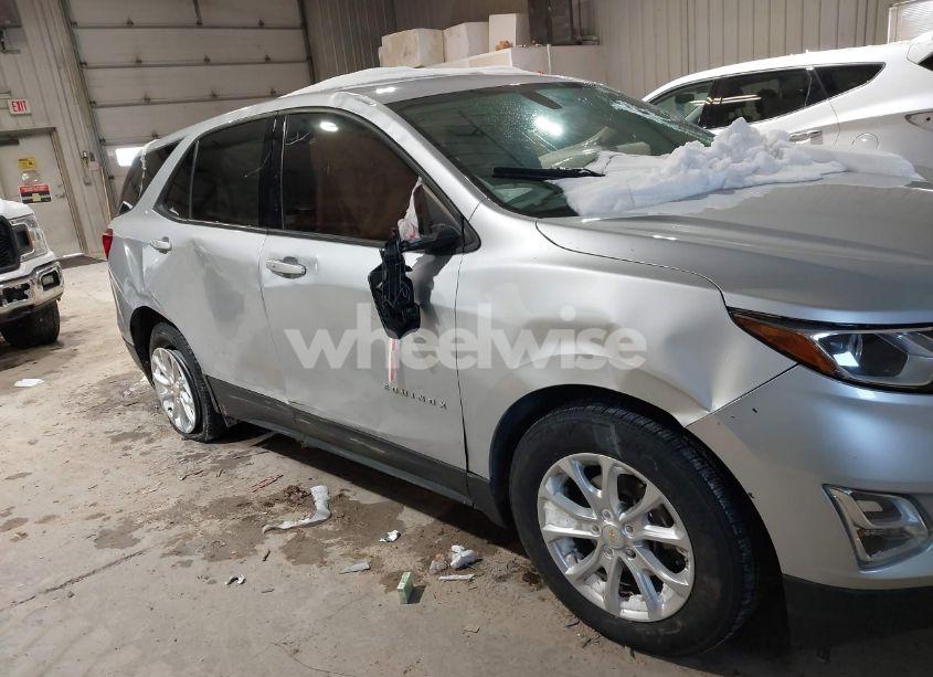 Photo 6 of 2018 Chevrolet Equinox LS (VIN 2GNAXHEV4J6215819)