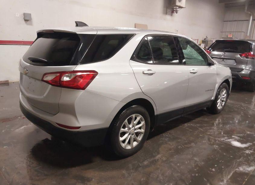 Photo 4 of 2019 Chevrolet Equinox LS (VIN 2GNAXHEV4K6119030)