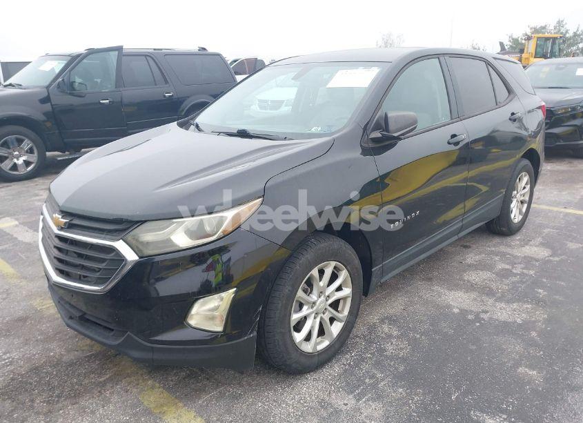 Photo 2 of 2019 Chevrolet Equinox LS (VIN 2GNAXHEV4K6188574)