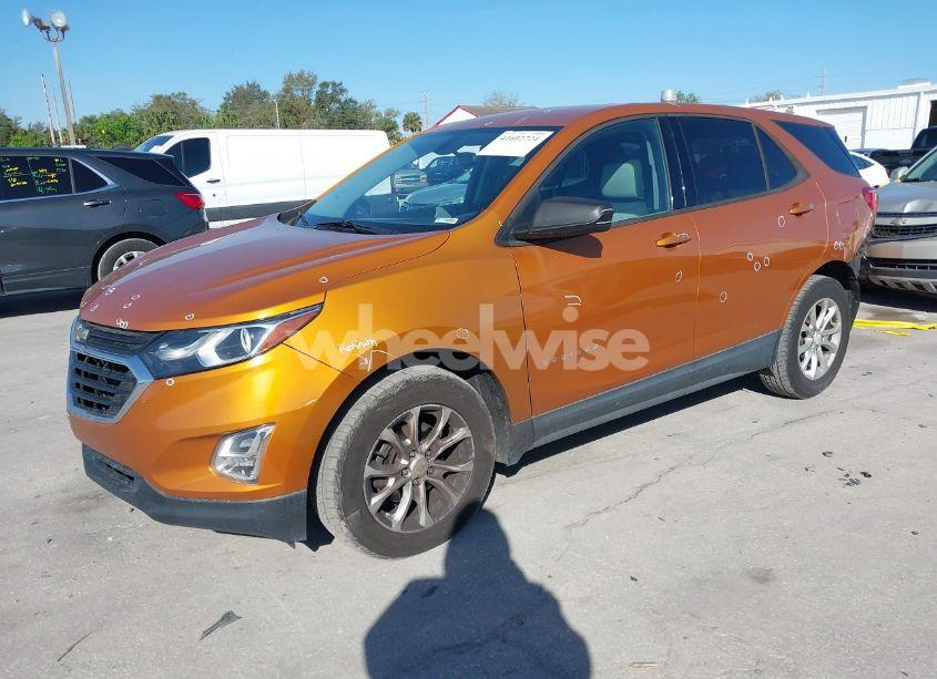 Photo 2 of 2019 Chevrolet Equinox LS (VIN 2GNAXHEV4K6215899)