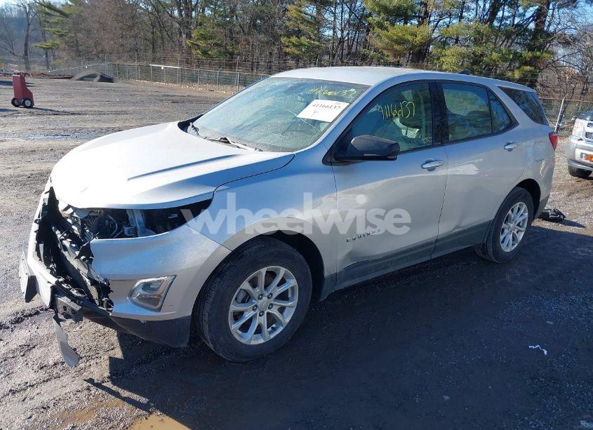 Photo 2 of 2019 Chevrolet Equinox LS (VIN 2GNAXHEV4K6233769)