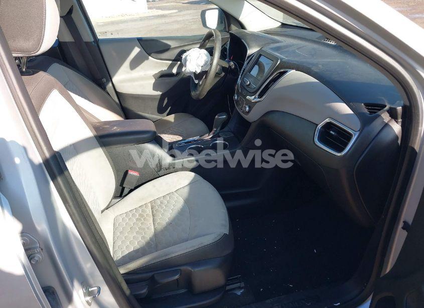 Photo 5 of 2019 Chevrolet Equinox LS (VIN 2GNAXHEV4K6233769)