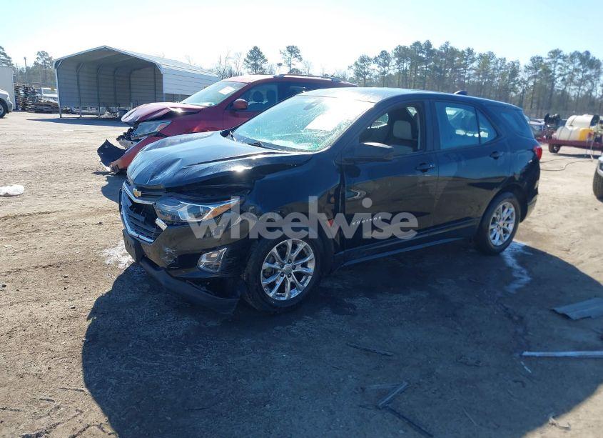 Photo 2 of 2020 Chevrolet Equinox FWD LS (VIN 2GNAXHEV4L6205911)