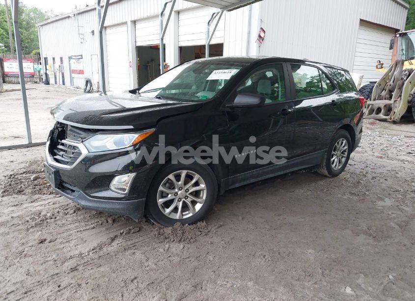 Photo 2 of 2020 Chevrolet Equinox FWD LS (VIN 2GNAXHEV4L6270953)