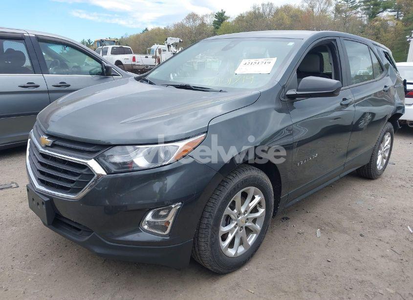 Photo 2 of 2020 Chevrolet Equinox FWD LS (VIN 2GNAXHEV4L6273674)