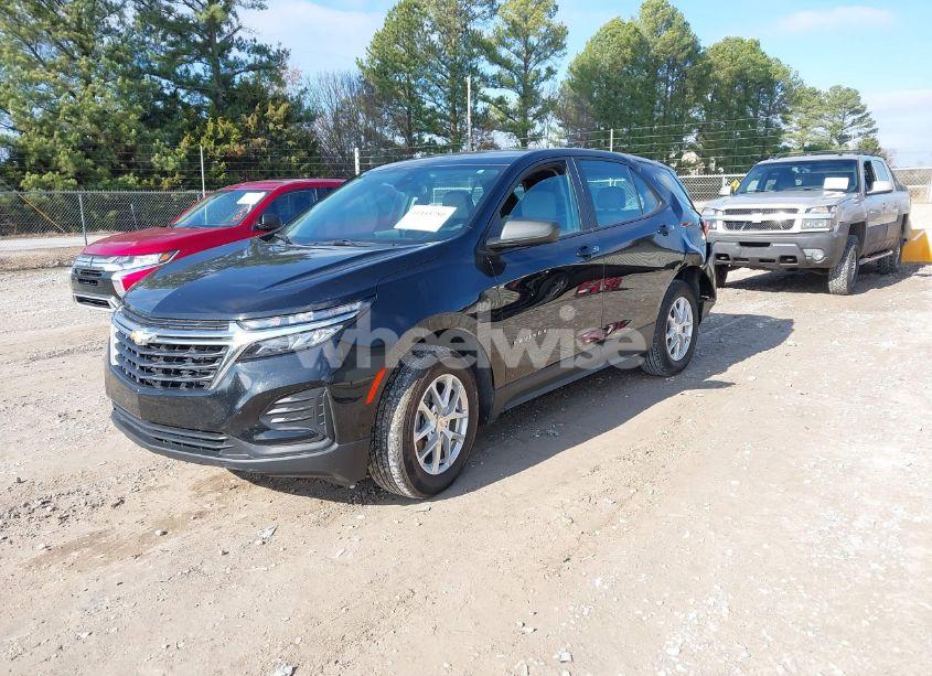 Photo 2 of 2022 Chevrolet Equinox FWD LS (VIN 2GNAXHEV4N6142831)