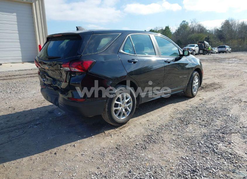 Photo 4 of 2022 Chevrolet Equinox FWD LS (VIN 2GNAXHEV4N6142831)
