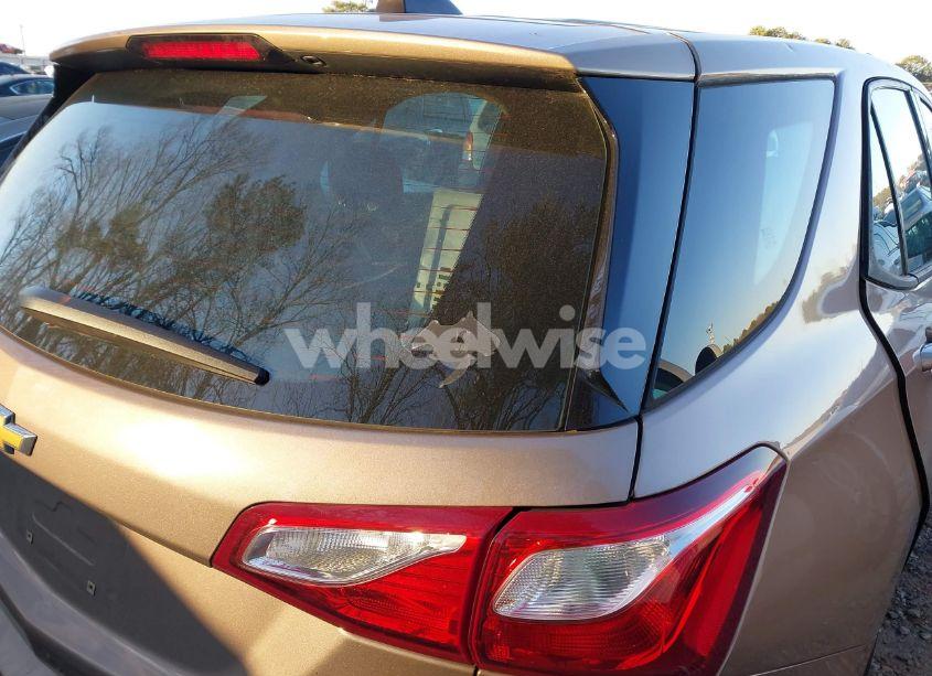 Photo 6 of 2018 Chevrolet Equinox LS (VIN 2GNAXHEV5J6226716)