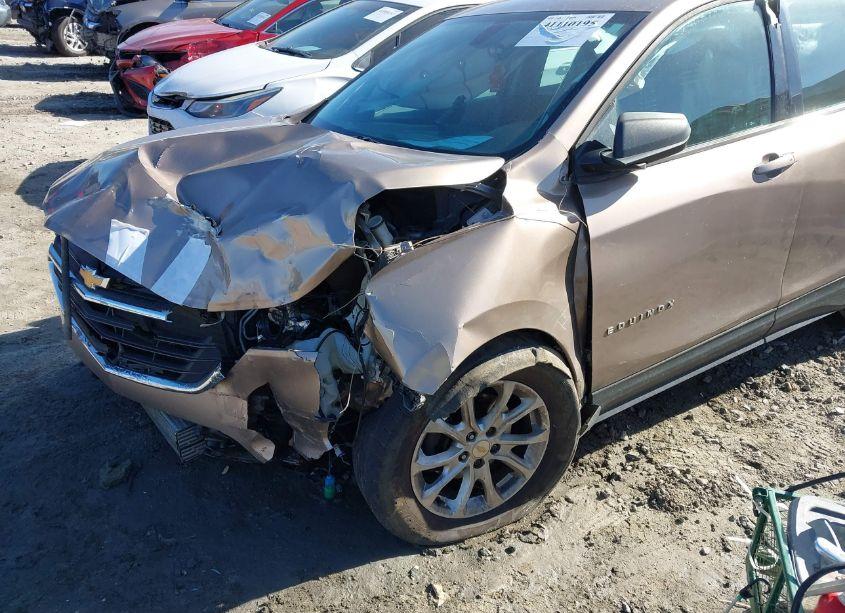 Photo 6 of 2018 Chevrolet Equinox LS (VIN 2GNAXHEV5J6244200)