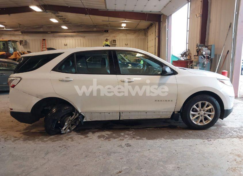 Photo 13 of 2018 Chevrolet Equinox LS (VIN 2GNAXHEV5J6276581)