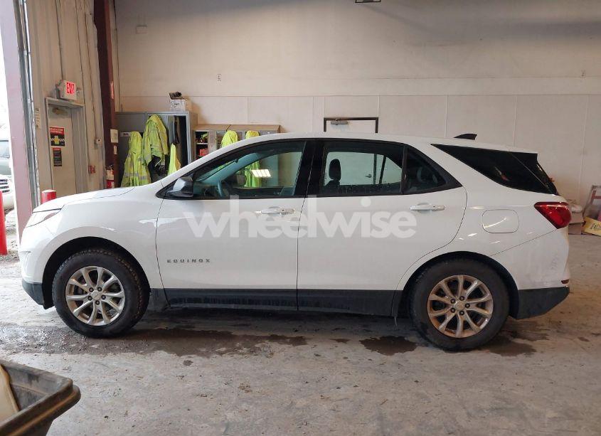 Photo 14 of 2018 Chevrolet Equinox LS (VIN 2GNAXHEV5J6276581)