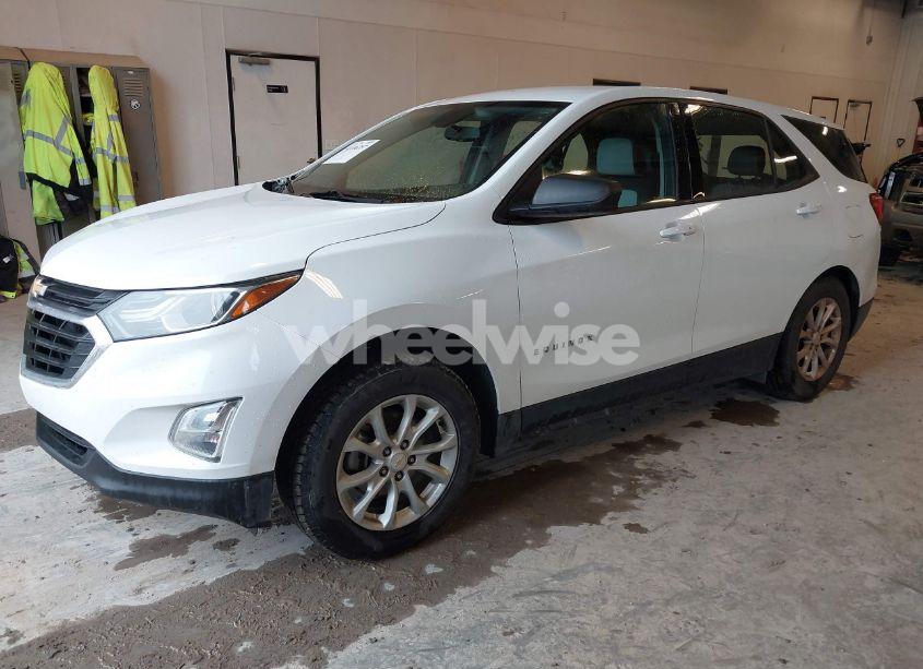 Photo 2 of 2018 Chevrolet Equinox LS (VIN 2GNAXHEV5J6276581)