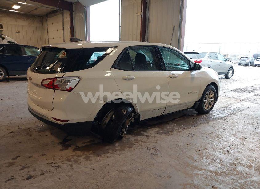 Photo 4 of 2018 Chevrolet Equinox LS (VIN 2GNAXHEV5J6276581)