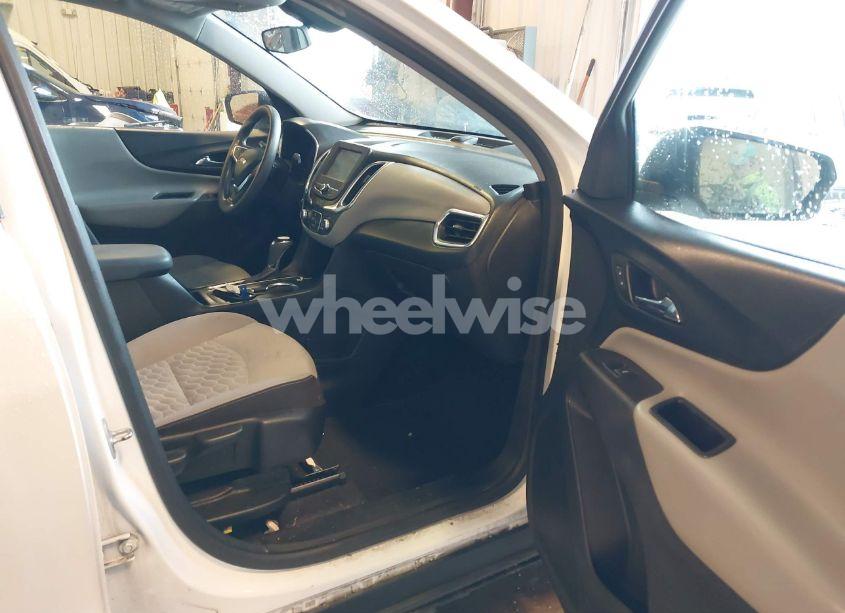 Photo 5 of 2018 Chevrolet Equinox LS (VIN 2GNAXHEV5J6276581)