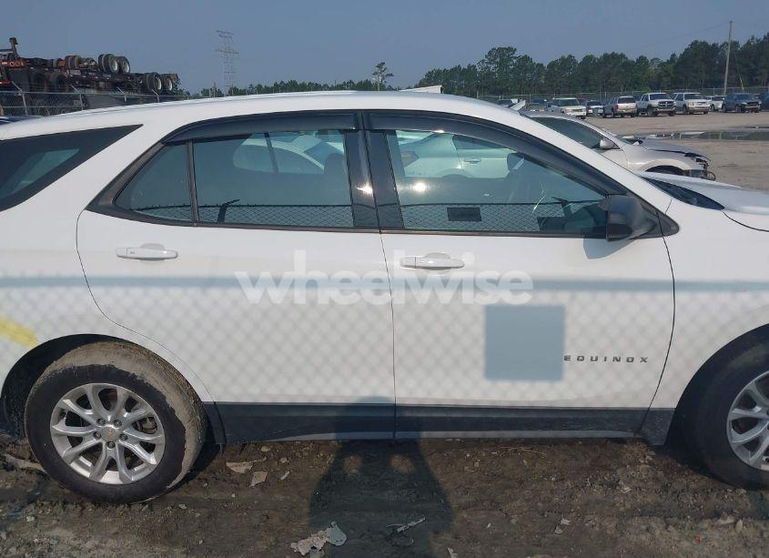 Photo 13 of 2018 Chevrolet Equinox LS (VIN 2GNAXHEV5J6324399)