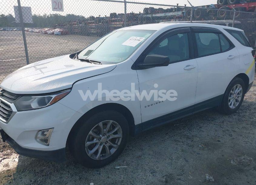 Photo 2 of 2018 Chevrolet Equinox LS (VIN 2GNAXHEV5J6324399)