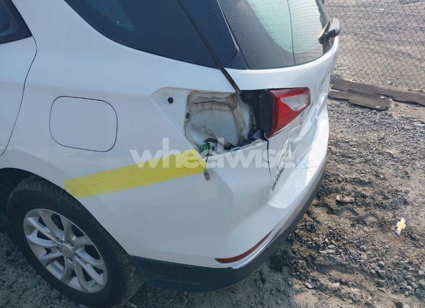 Photo 6 of 2018 Chevrolet Equinox LS (VIN 2GNAXHEV5J6324399)