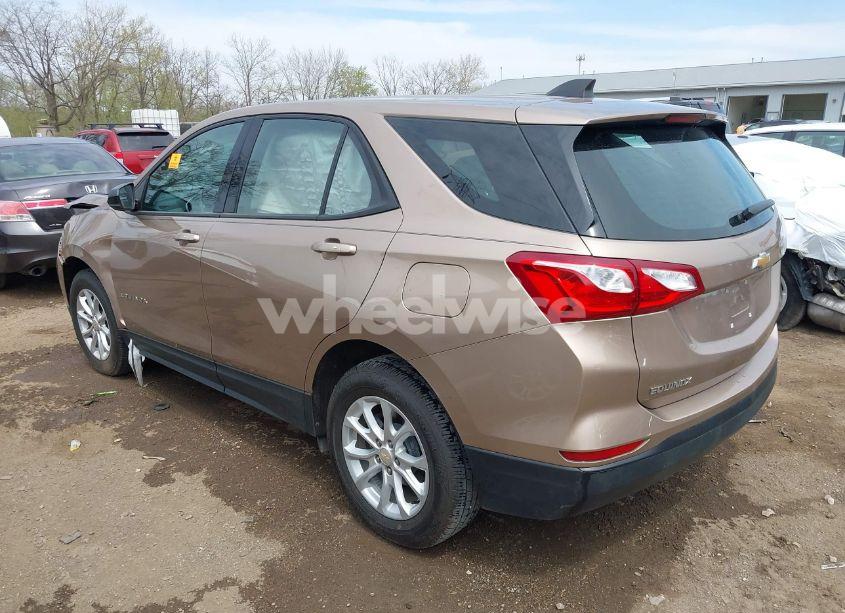 Photo 3 of 2019 Chevrolet Equinox LS (VIN 2GNAXHEV5K6294242)