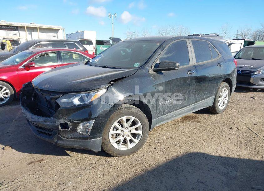 Photo 2 of 2020 Chevrolet Equinox FWD LS (VIN 2GNAXHEV5L6153902)