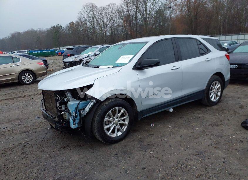 Photo 2 of 2020 Chevrolet Equinox FWD LS (VIN 2GNAXHEV5L6280231)