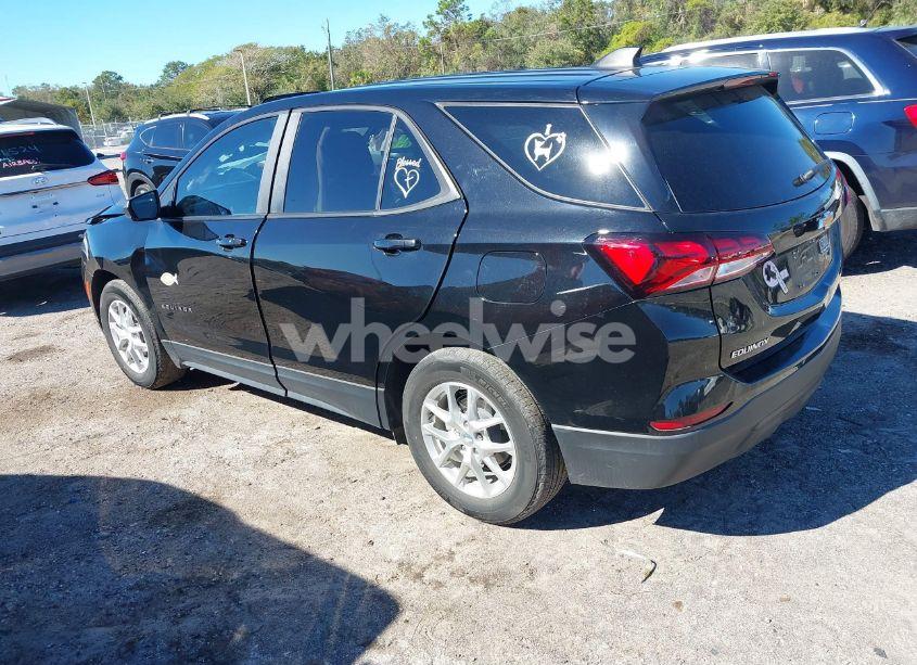 Photo 3 of 2022 Chevrolet Equinox FWD LS (VIN 2GNAXHEV5N6100068)