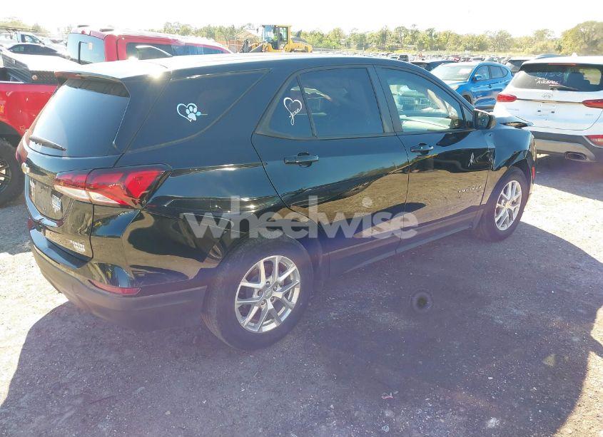 Photo 4 of 2022 Chevrolet Equinox FWD LS (VIN 2GNAXHEV5N6100068)