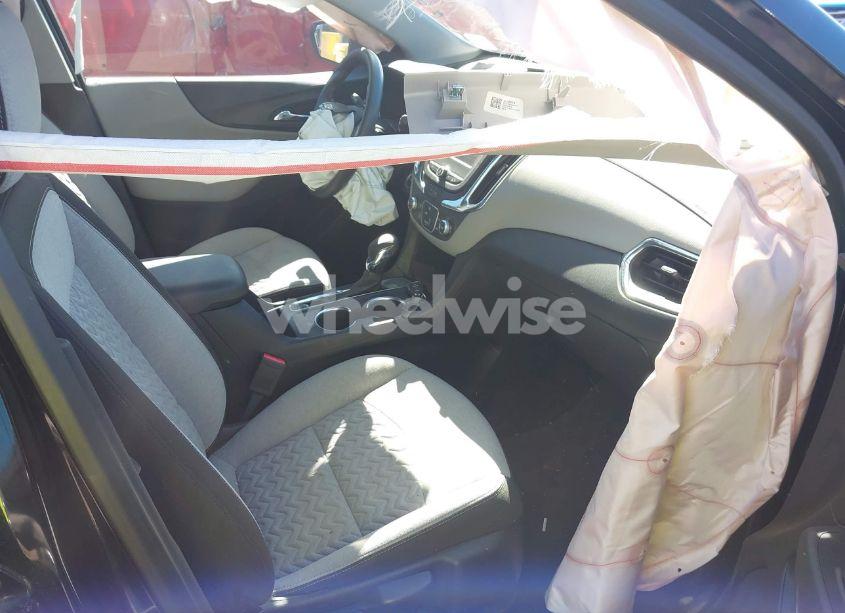 Photo 5 of 2022 Chevrolet Equinox FWD LS (VIN 2GNAXHEV5N6100068)