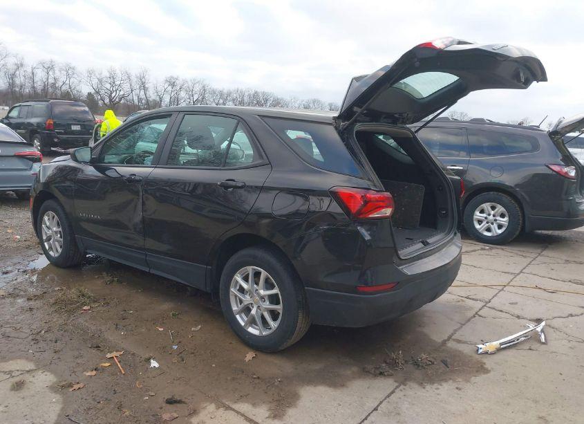 Photo 3 of 2022 Chevrolet Equinox FWD LS (VIN 2GNAXHEV5N6102029)