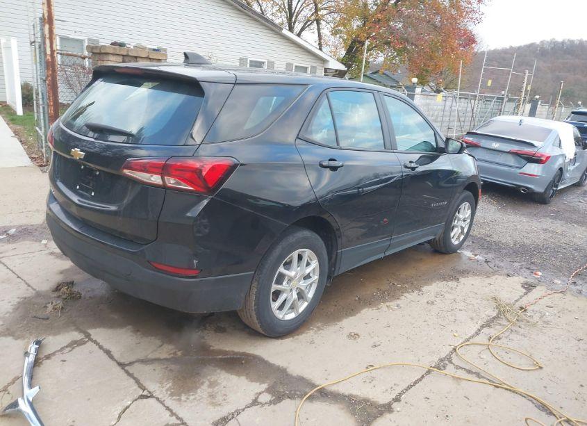 Photo 4 of 2022 Chevrolet Equinox FWD LS (VIN 2GNAXHEV5N6102029)
