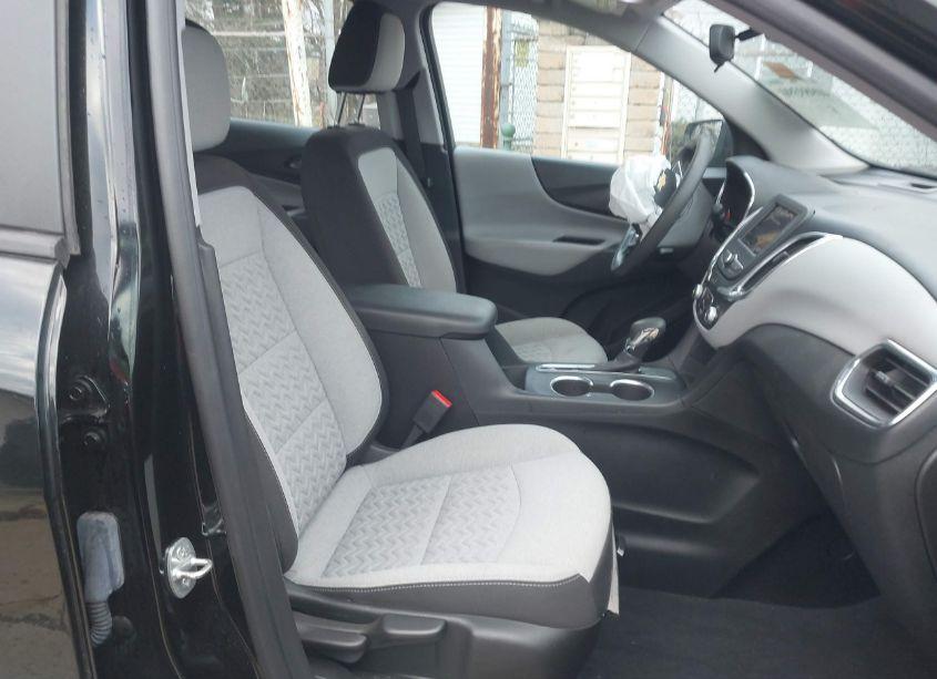 Photo 5 of 2022 Chevrolet Equinox FWD LS (VIN 2GNAXHEV5N6102029)