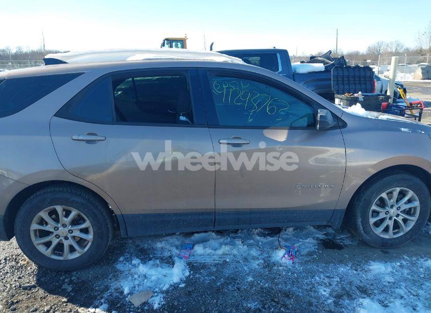 Photo 13 of 2018 Chevrolet Equinox LS (VIN 2GNAXHEV6J6164002)