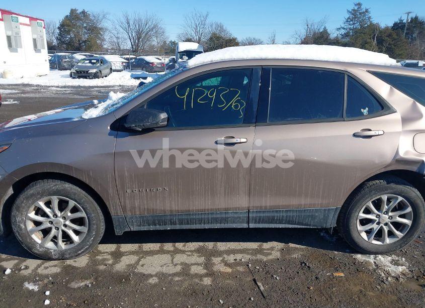 Photo 14 of 2018 Chevrolet Equinox LS (VIN 2GNAXHEV6J6164002)