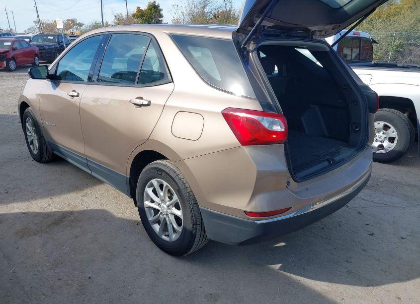 Photo 3 of 2018 Chevrolet Equinox LS (VIN 2GNAXHEV6J6199865)