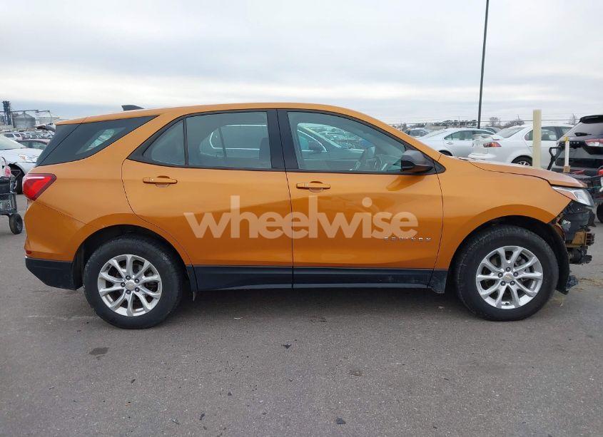 Photo 13 of 2018 Chevrolet Equinox LS (VIN 2GNAXHEV6J6209391)