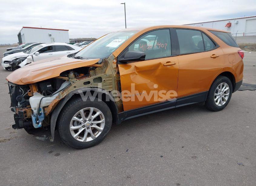 Photo 2 of 2018 Chevrolet Equinox LS (VIN 2GNAXHEV6J6209391)