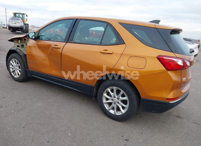 Photo 3 of 2018 Chevrolet Equinox LS (VIN 2GNAXHEV6J6209391)