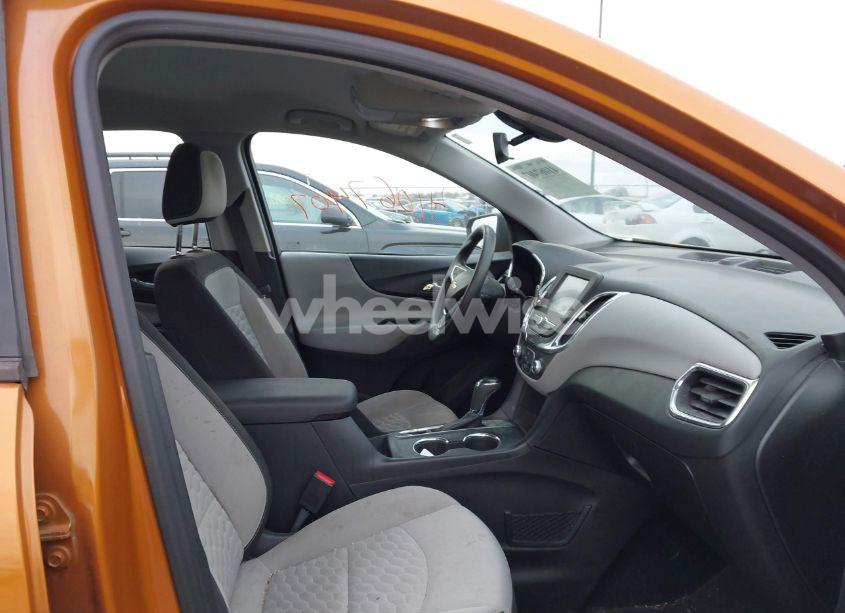 Photo 5 of 2018 Chevrolet Equinox LS (VIN 2GNAXHEV6J6209391)