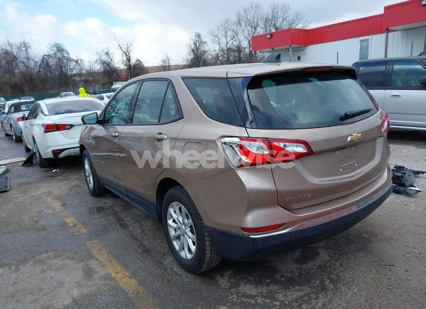 Photo 3 of 2018 Chevrolet Equinox LS (VIN 2GNAXHEV6J6313038)